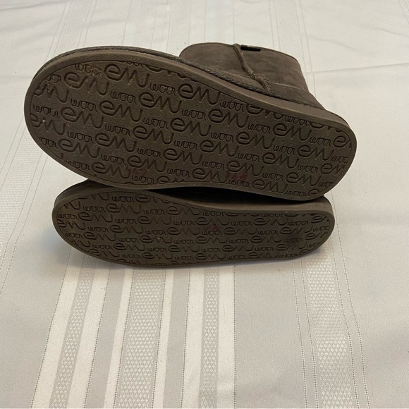 EMU Wool Lined Dark Brown Womens Mid calf Boots EUC size W7 - Picture 7 of 9